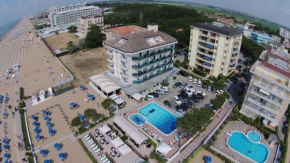  Hotel La Bussola  Лидо-Ди-Езоло